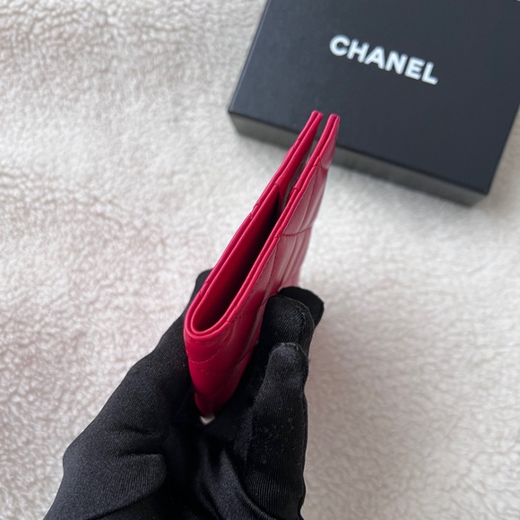 ❌❌Auth Chanel Classic Red Quilted Lambskin CC Logo Passport Holder - Picture 11 of 14